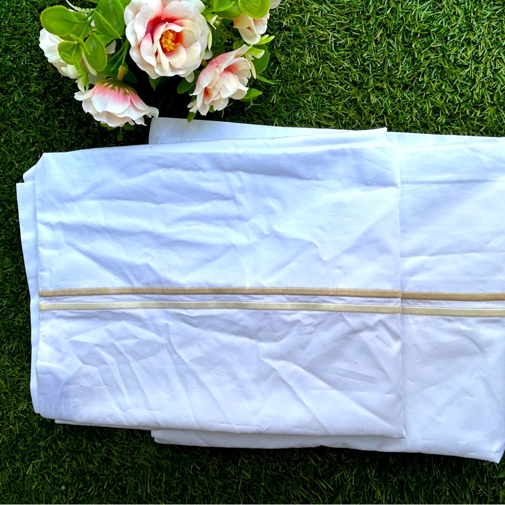MATOUK White Pillowcases champagne detail standard pillowcase set of two NWOT - Picture 6 of 9